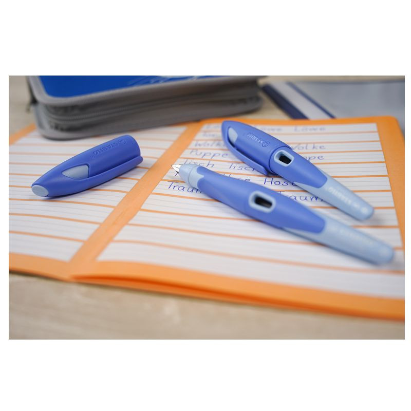 Preview: Ergonomischer Schulfüller für Linkshänder mit Standard-Feder M - STABILO EASYbirdy Pastel Edition in blau/hellblau - Einzelstift - inklusive Patrone - Schreibfarbe blau (löschbar)