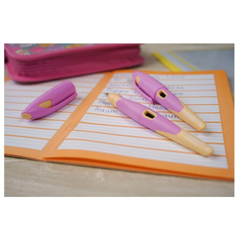 Preview: Ergonomischer Schulfüller für Linkshänder mit Standard-Feder M - STABILO EASYbirdy Pastel Edition in soft pink/apricot - Einzelstift - inklusive Patrone - Schreibfarbe blau (löschbar)